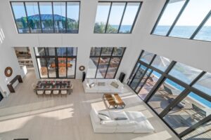 MAIN LIVINGROOM