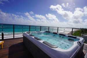 ROOFTOP JACUZZI