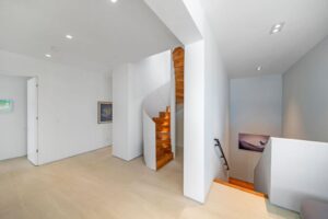 STAIRS TO ROOFTOP