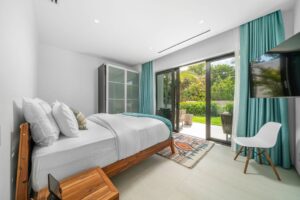 BEDROOM 9