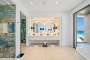 MASTER SUITE BATHROOM